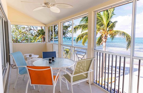 Rum Point Eigentumswohnung | Der Rückzug am Rum Point Unit # 28. Atemberaubende 3BR Oceanfront Penthouse Condo