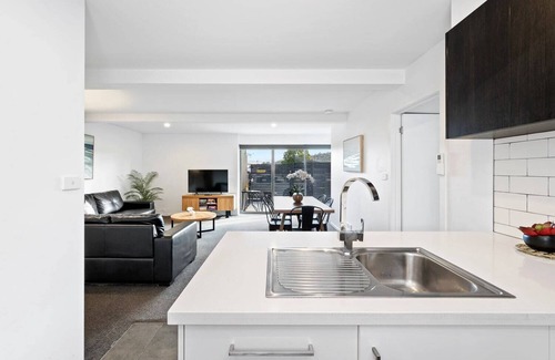 Warrane Wohnung | "The Retreat" with car park 10 min to CBD/Airport.