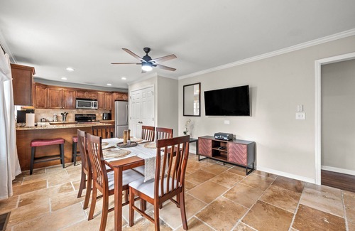 Sylvan Hills Haus | Downtown & Airport 10 Min—Stay at The Rhitreat!