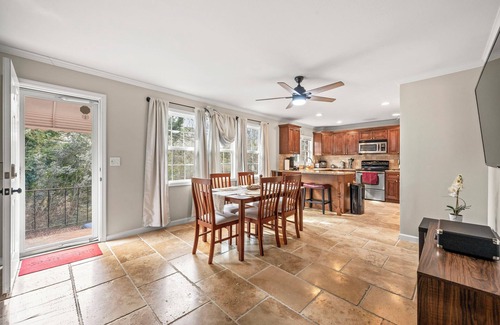 Sylvan Hills Haus | Downtown & Airport 10 Min—Stay at The Rhitreat!