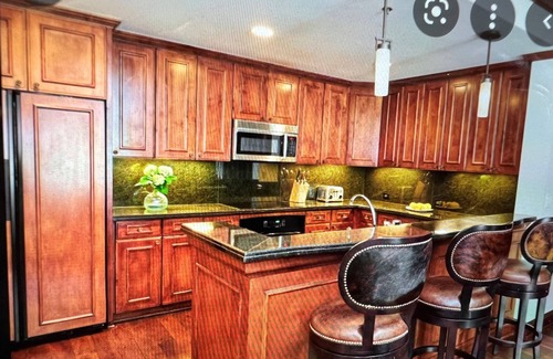 Aspen Resort | The Ritz-Carlton Club, Aspen Highlands 3 Bedroom 3.5 bathroom corner unit