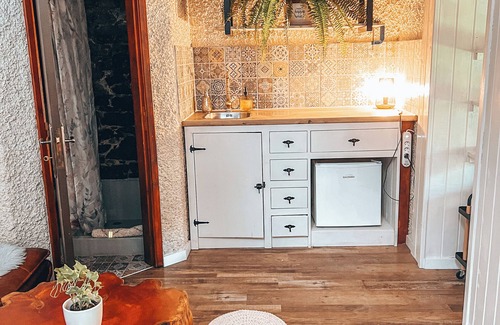 Santo da Serra Hütte | The Riverside Cottage
