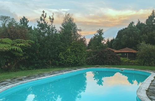 Santo da Serra Hütte | The Riverside Cottage