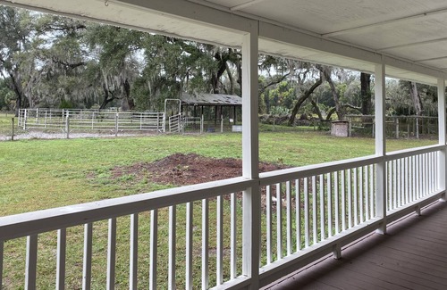 Pierson Haus | The River Farm - Ein komfortabler Aufenthalt auf einer privaten Farm mit Tieren und Angeln.