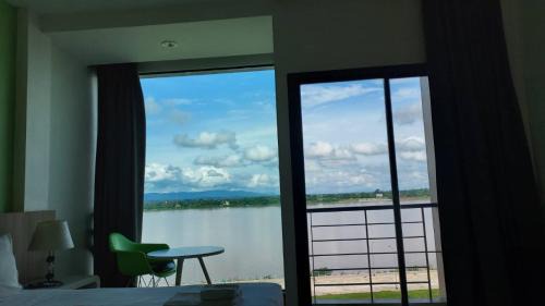 Nakhon Phanom Hotel | The River Hotel