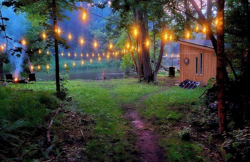 Clare County Kabine | The Riverbend Retreat – Off-Grid Serenity on the Muskegon River