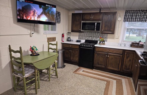 Loudonville Hütte | The Riverside Cottage... Charming 2-bedroom cottage on the Mohican River