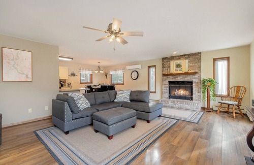 Gladwin Haus | The Riverside on Lakeshore Drive