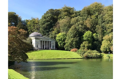 Frome Haus | The Riverside Retreat - Central Frome