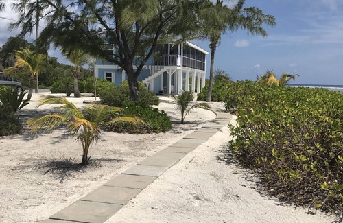 Little Cayman Haus | The ROCK HOUSE with Private Beach on Little Cayman