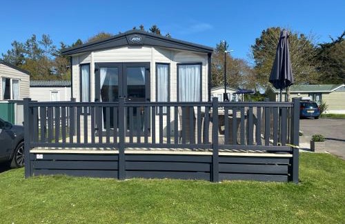 New Forest District Resort | The Roecliffe, Holiday mid-lodge, Shorefield Country Park