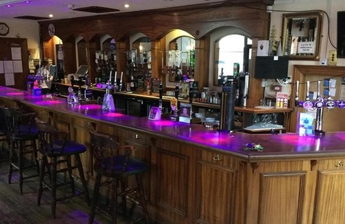 Swindon Hotel | The Rolleston Arms