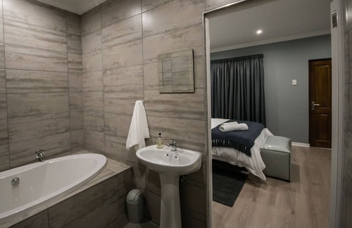 Klerksdorp Haus | The Royal Guest House