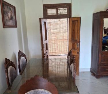 Mendarda Kabine | The Royal Relics