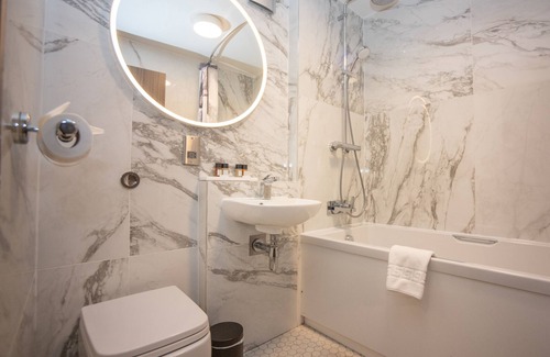 Rochdale Hotel | The Royal Toby Hotel