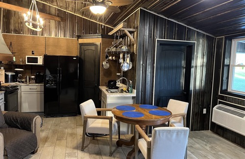 Loretto Wohnung | The Rustic Suite on Bourbon Trail