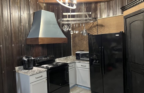 Loretto Wohnung | The Rustic Suite on Bourbon Trail