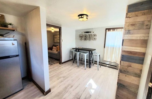 Challis Haus | The Rustic Valley Cabin