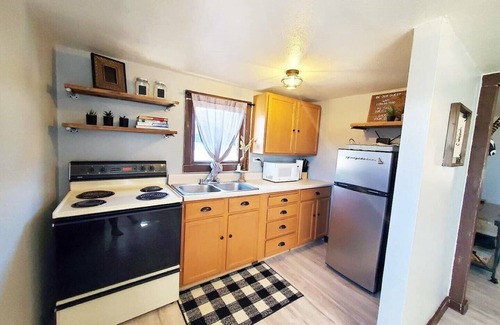 Challis Haus | The Rustic Valley Cabin