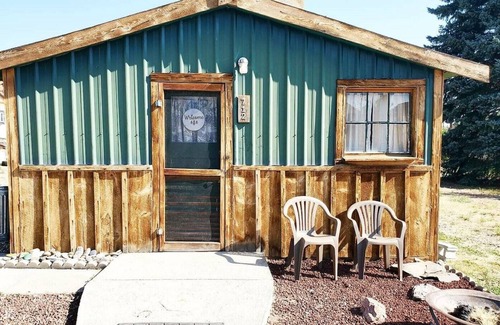 Challis Haus | The Rustic Valley Cabin