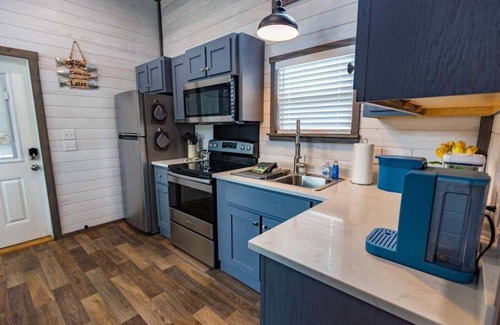 Dover Haus | The Salt Shack ("In The Pines" at KY Lake) | 121 Pine Grove Lane, Dover, TN 37058