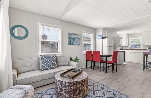 Hampton Haus | The Salty Dog | Pet Friendly | Private Yard