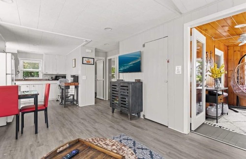 Hampton Haus | The Salty Dog | Pet Friendly | Private Yard