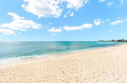 Seven Mile Beach Wohnung | The Sands 5 - Last-Minute Deal Available on This Luxury Oceanfront Condo