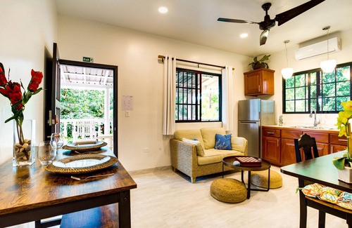 Placencia Haus | THE SEA GLASS INN