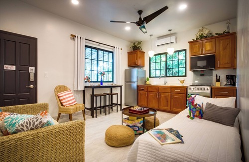 Placencia Haus | THE SEA GLASS INN