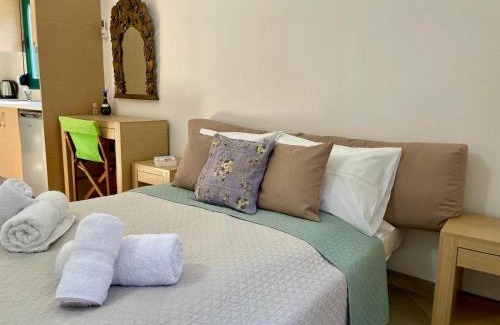 Hersonissos Centre Kabine | The Secret Nest