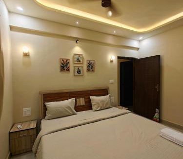 Benaulim Haus | The Sharva 1 by Shiva stays with open air Bathtub, close to Varca beach