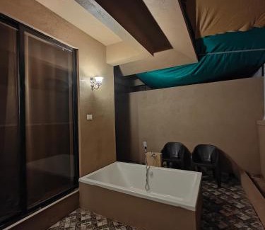 Benaulim Haus | The Sharva 1 by Shiva stays with open air Bathtub, close to Varca beach