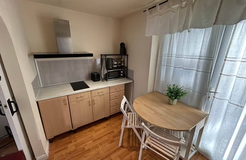 Knutsford Haus | The Shaw House, room No.2, in shared accommodation