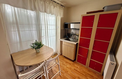 Knutsford Haus | The Shaw House, room No.2, in shared accommodation