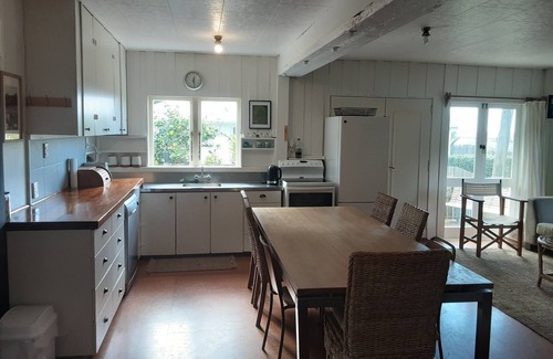 Taupo Bay Haus | The Shearer's Quarters - Taupo Bay