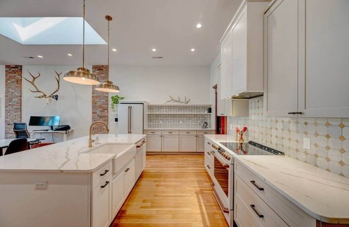 Sheridan Wohnung | The Sheridan Suite | Historic Main St. Loft