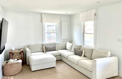 Hull Hütte | The Shore House, steps to the ocean meet crisp clean beach side retreat!