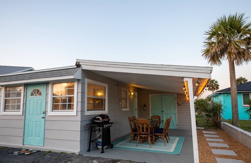 Melinda Cook Hütte | The Shores Beach Cottage - a Short Walk from the Sand - Daytona Beach Shores