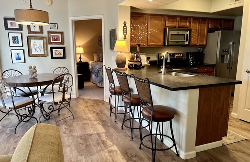 North Scottsdale Eigentumswohnung | Wunderschöne & moderne Scottsdale Eigentumswohnung, atemberaubende Aussicht auf das Resort ~ McDowell Mountain