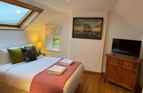Gloucester Haus | The Snug at Cherry Cottage by MaisonPro