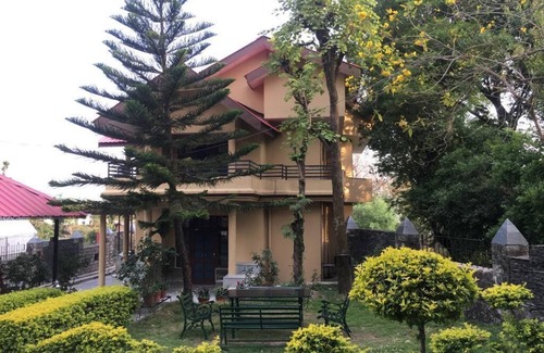 Sidhpur Hütte | Die Sojourn - Gulmohar 3-Schlafzimmer-Villa für 10 Personen ~ Bergblick ~ Gardens