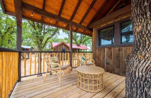 Elm Mott Wohnmobilvermietung | The Sparrow Treehouse 15 MIN to Magnolia & Baylor
