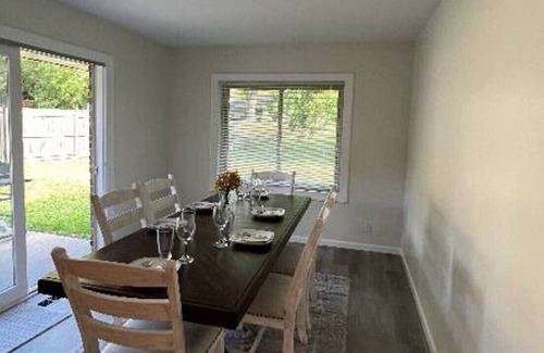 Springboro Haus | The Springboro Family & Friends House! 4bd/2ba