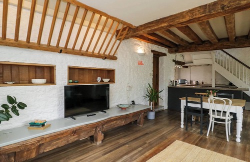 Colerne Hütte | THE STABLES AT DAUBENEYS, pet friendly, with a garden in Colerne