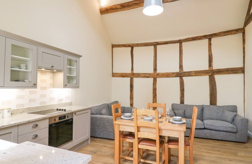 Tirabad Hütte | Die Ställe, familienfreundlich, mit Whirlpool in Knighton, Ref 985494