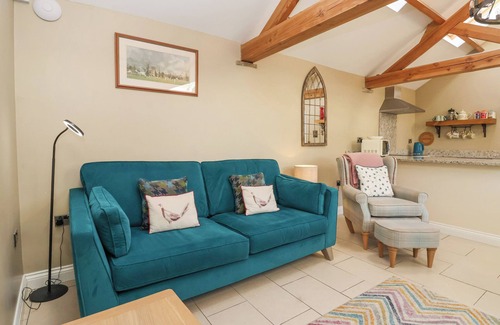 Driffield Hütte | THE STABLES, pet friendly, with a garden in Bridlington