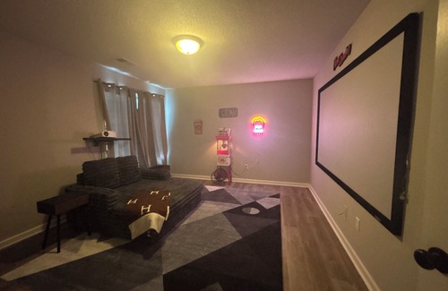 Horn Lake Haus | The StayHaus, Relax in this stylish home!