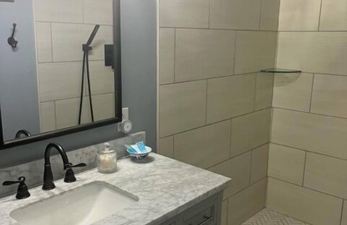 Laurel Bed & Breakfast | The Stinson Suite, Jenny's Downtown Hideaway Bed and Breakfast-The Stinson Suite