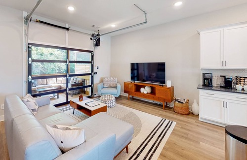 West Meade Haus | The Stonecrest Hideaway | Dog-friendly townhouse in Nashville with deck & grill